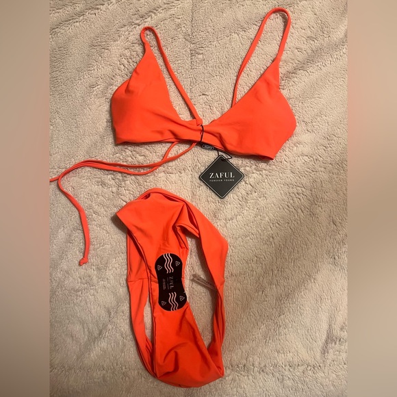 Bikini! - Picture 2 of 4